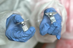 Sujudimas Europos vaistų agentūroje: šaukia neeilinį posėdį dėl „AstraZeneca“ vakcinos