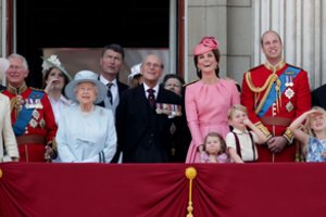 Jungtinės Karalystės monarchija: kas laukia karališkosios šeimos ir kam ji reikalinga?