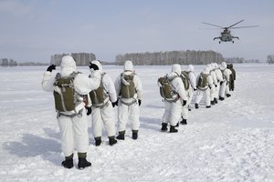 Rusijos kariuomenė surengė naujas pratybas Arktyje