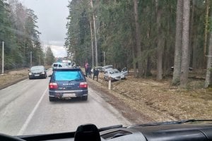 Per avariją Panevėžio rajone sunkiai sužalotas jaunuolis išvežtas į Kauno klinikas