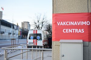 Su pavydu stebi, kaip vakcinacija vyksta Vilniuje, kol kitur taupomos vakcinos: problemų yra ir daugiau