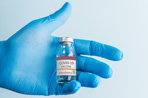 Estijoje sustabdytas jaunesnių nei 60 metų žmonių skiepijimas „AstraZeneca“ vakcina