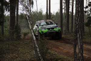 Po lenktynių Sacharoje V. Paškevičiaus ekipažui teko adaptuotis prie lietuviško miško