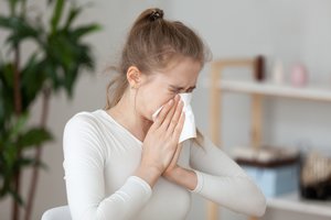 Paaiškino, kaip atskirti sezoninę alergiją nuo susirgimo koronavirusu: labai svarbus vienas simptomas