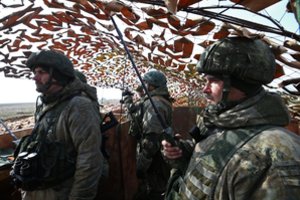 Situacija vis kaista: prie Ukrainos sienos sutelkta 110 tūkst. Rusijos karių