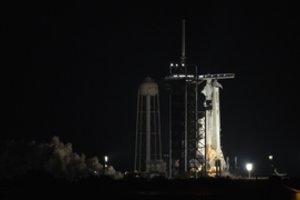 NASA: dėl nepalankių oro sąlygų viena diena atidedamas „SpaceX“ skrydis į TKS