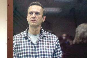 Rusijos gydytojai ragina A. Navalną „nedelsiant“ nutraukti bado streiką