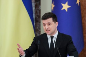 Ukraina imdamasi atsakomojo veiksmo išsiunčia Rusijos diplomatą