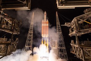 Sunkioji raketa į kosmosą iškėlė slaptą JAV šnipinėjimo palydovą