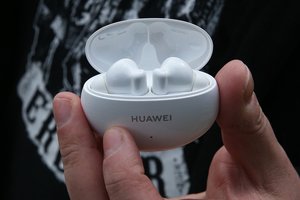 „Huawei FreeBuds 4i“ testas: kokius gebėjimus parodė ausinės už nedidelę kainą?