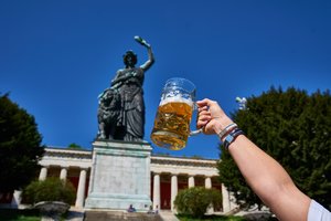 Vokietijoje dėl COVID-19 antrus metus iš eilės atšaukiamas alaus festivalis „Oktoberfest“