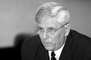 Mirė buvęs sveikatos apsaugos ministras K. R. Dobrovolskis