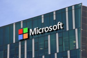 „Microsoft“ įsipareigojo neperkelti europiečių duomenų į JAV