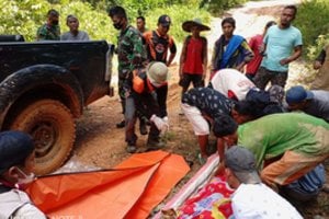 Indonezijoje purvo nuošliauža aukso kasykloje pražudė septynis žmones