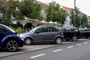 Atskleidė, kokius automobilius ir už kiek dabar perka lietuviai: kai kuriems skolinosi didesnes sumas nei pernai