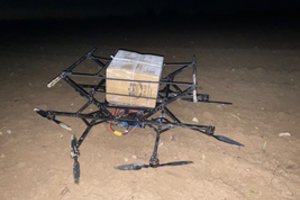 Pasieniečiai priverstinai nutupdė droną su kontrabandinių cigarečių kroviniu