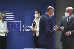 ES lyderiai paskelbė pirmuosius sprendimus dėl Baltarusijos 