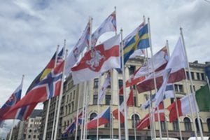 Įkaitęs ledas: Rygos merui M. Stakiui – spaudimas dėl pakeistos Baltarusijos vėliavos