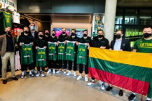 Lietuvos trijulių krepšinio rinktinė po dramatiškos kovos krito prieš JAV krepšininkus