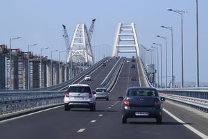 Pasaka apie pigesnius pirkinius nutiesus Krymo tiltą išsikvėpė: kas vyksta su kainomis pusiasalyje