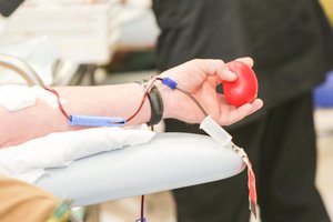 Vilniaus Santaros klinikose trūksta kraujo: prašo donorų pagalbos