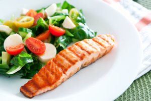 Salotos, kurios labiausiai dera prie žuvies: ne tik geresnis skonis, bet ir nauda sveikatai