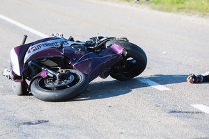 Tragedija Kretingos rajone – susidūręs su automobiliu žuvo motociklininkas