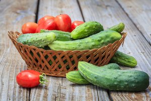 Jokiu būdu nelaikykite agurkų šalia pomidorų – ekspertas paaiškino, kodėl