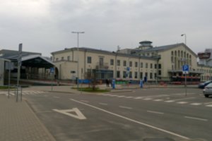 Šiaulietė vietoje Turkijos nakvojo prie Vilniaus oro uosto: „Kad jūs žinotumėt, kiek čia tokių“