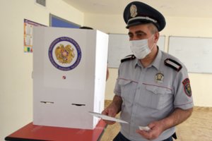 Armėnijos Ararato srityje prie rinkimų apylinkės šaudyta iš dujinio pistoleto