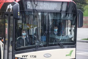 Pasidžiaugusios autobusais su kondicionieriais „Susisiekimo paslaugos“ gavo per nosį nuo keleivių ir profsąjungos