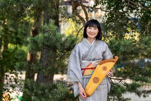 Lietuviškos kanklės pavergė japonės širdį: festivalyje Neringoje kankliavo ponia Yuko Yamasaki