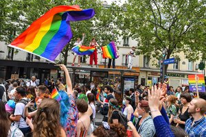 Prancūzijos lesbietės ir vienišos moterys iškovojo teisę į nevaisingumo gydymą