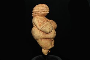 Tūkstantmečių paslaptis: kas ta Willendorfo Venera ir kam senovės žmonėms tokių statulėlių reikėjo?