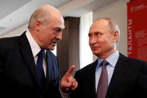 Diplomatiniai žaidimai Rytuose: Maskva pakvietė A. Lukašenką į Krymą, šis dar neatsakė