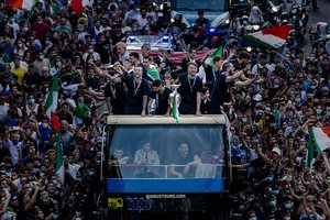 Romos gatvėse – tūkstančiai sirgalių: Italija sutiko naujuosius Europos futbolo karalius