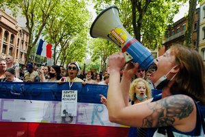 Prancūzijos miestuose protestuojama prieš ribojimus dėl COVID-19