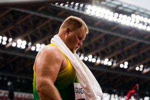 Olimpinė viltis subliuško: Andriaus Gudžiaus disko metimai Tokijuje netapo medaliu