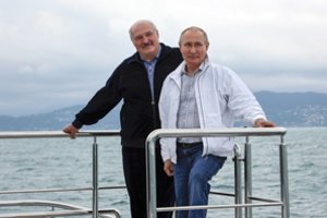Už Baltarusiją moka visi rusai: parama skiriama be jokių skrupulų naudojant ne tik juoduosius šaltinius