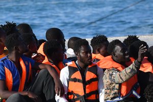 „SOS Mediterranee“: savaitgalį Viduržemio jūroje išgelbėti per 700 migrantų