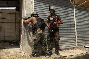 Afganistano miestuose užvirė kovos tarp Afganistano kariuomenės ir Talibano