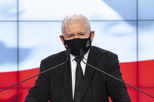 Lenkija žada švelninti kontroversišką teismų reformą