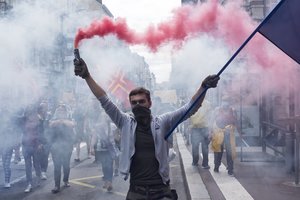 Ruošiantis įvesti sveikatos pasus Prancūzijoje – naujų protestų banga, tačiau valdžia planų keisti neketina