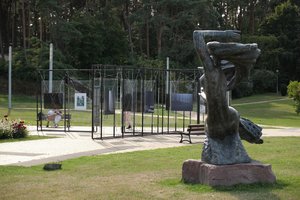 Nidos centre atidarytoje „Lewben Art Foundation“ parodoje po atviru dangumi – kolekcinės vertybės