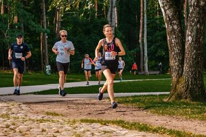 Tradiciniame bėgime „Vilkų takais“ nugalėjo ir tarp vyrų lygių neturėjusi M. Elenska