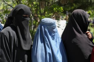 Kas laukia Afganistano moterų ir mergaičių? Kelios žinutės jau priminė tamsiuosius laikus