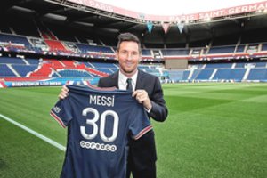 Pinigų karuselė: M. Jordanas uždirba iš L. Messi perėjimo į Paryžių