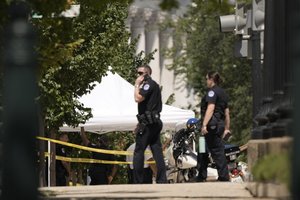 JAV Kapitolijaus komplekse bombą grasinęs susprogdinti vyras pasidavė policijai