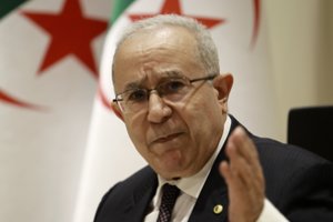 Alžyras nutraukia diplomatinius ryšius su Maroku