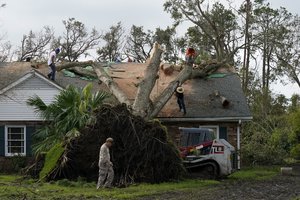 JAV pietinę dalį siaubusio uragano „Ida“ aukų skaičius didėja, pareigūnai vertina žalą